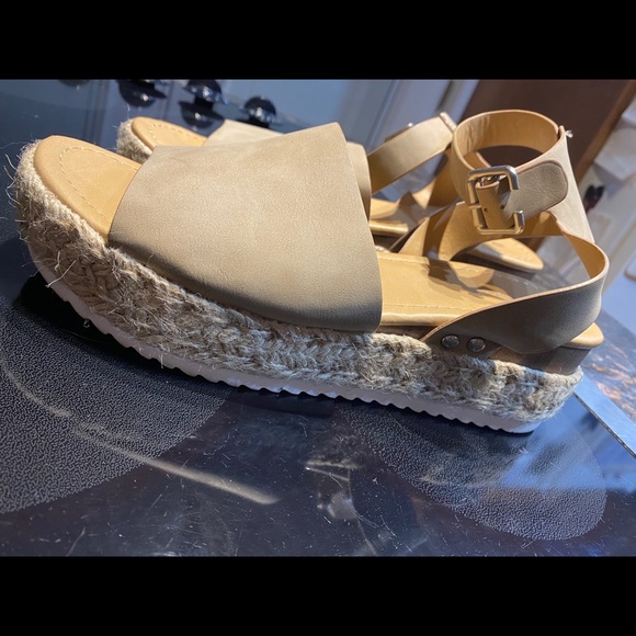 Platform sandals - Picture 3 of 3